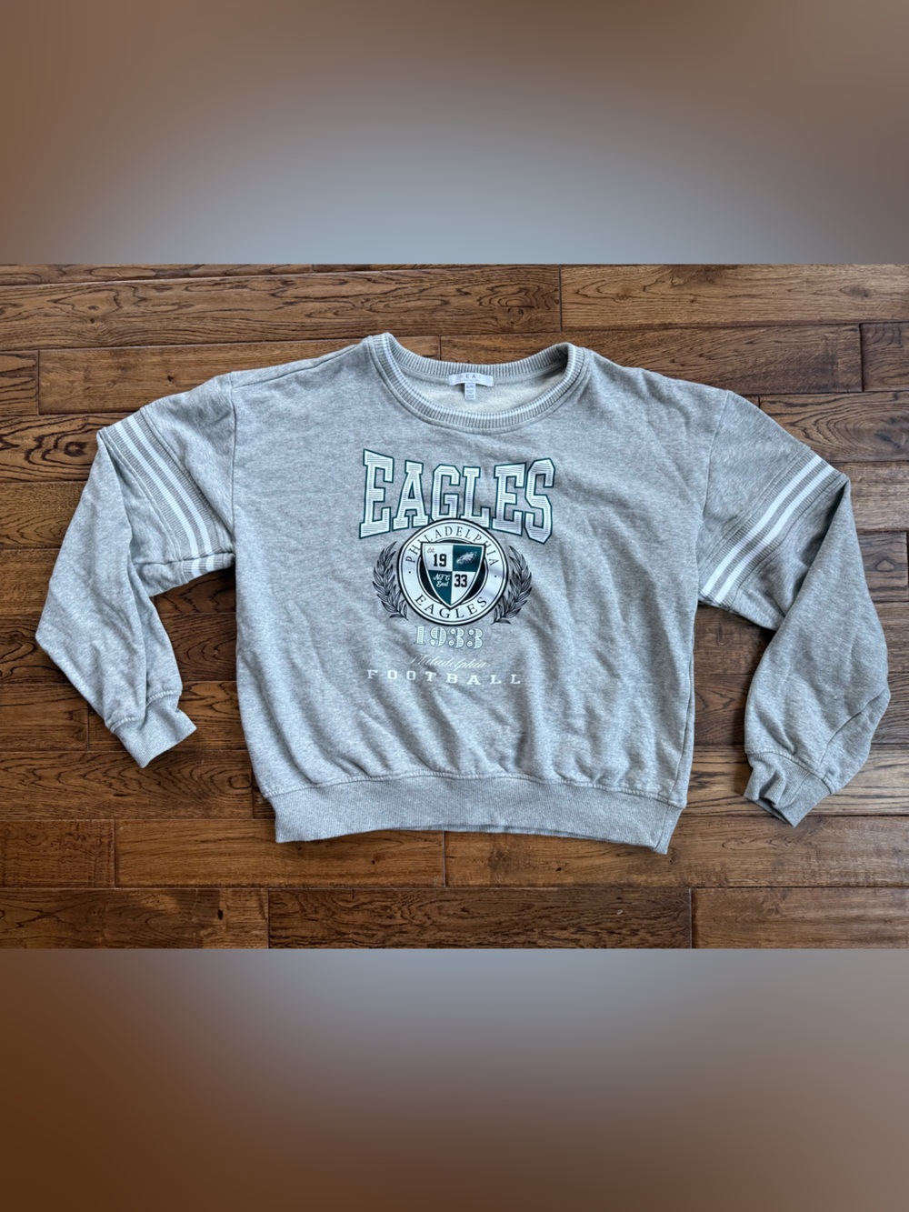 Philadelphia Eagles Women’s Medium Gray Crewneck Sweatshirt NFL NWOT WEAR ERIN